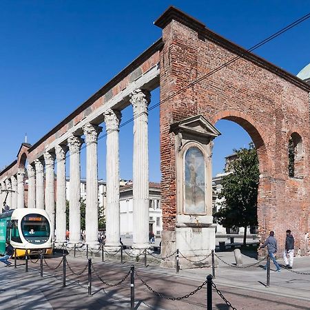 Tropical Micro Studio With Terrace And Duomo Views Milan Bagian luar foto