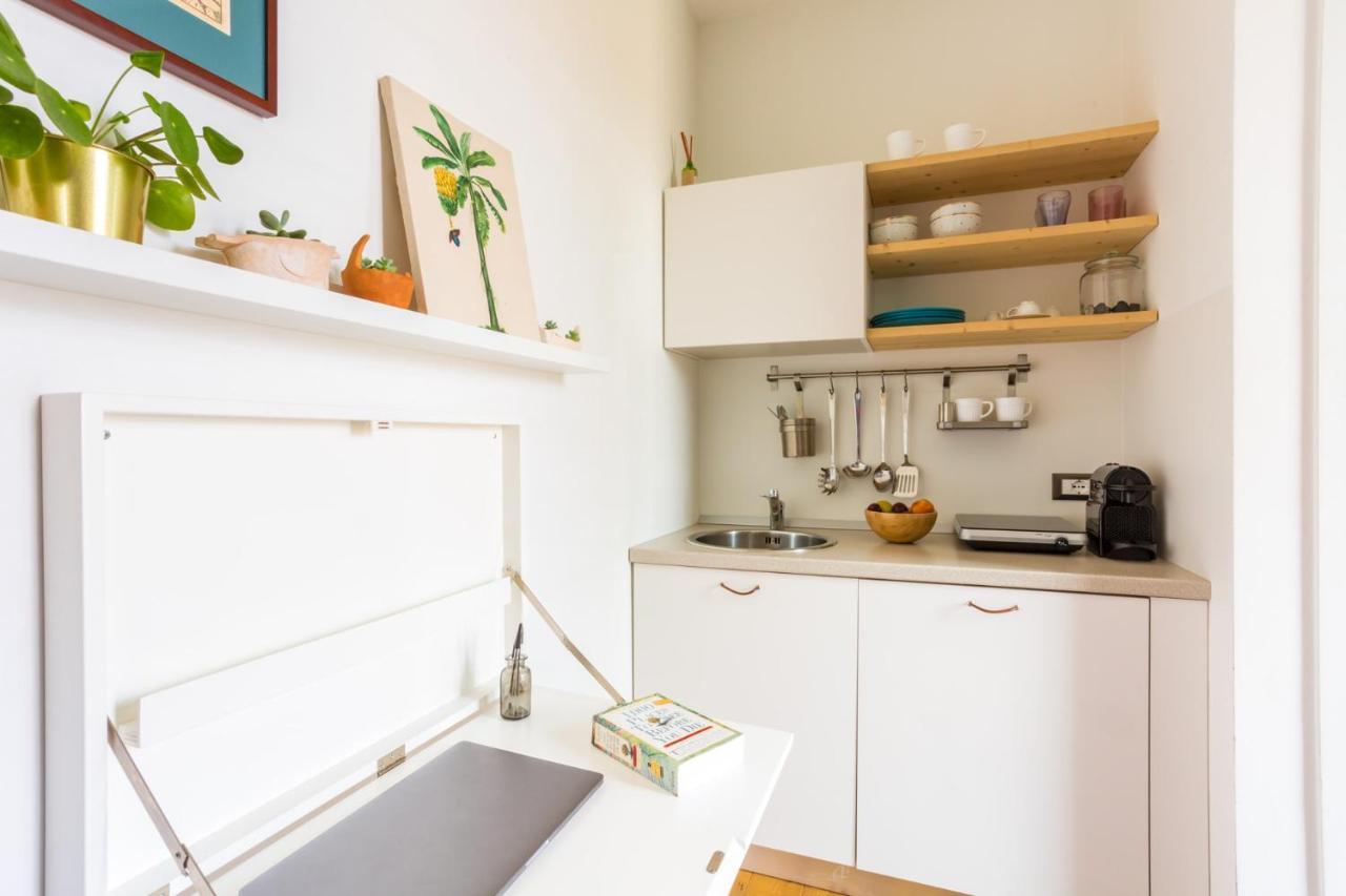 Tropical Micro Studio With Terrace And Duomo Views Milan Bagian luar foto